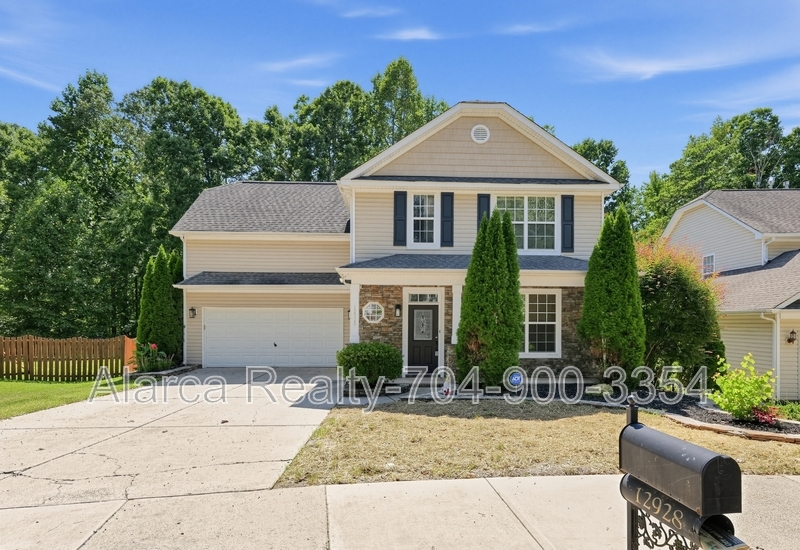 Huntersville House: 12928 Windy Lea Ln