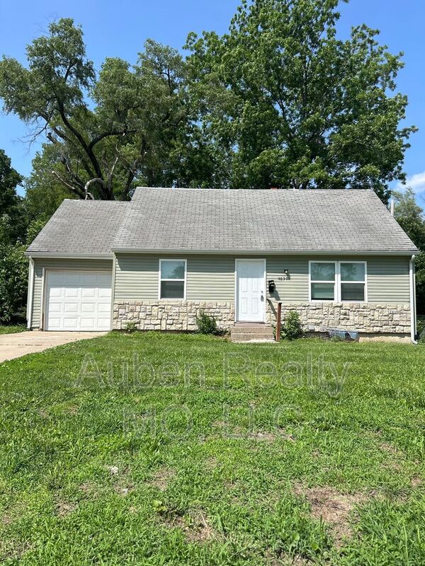 Kansas City House: 4630 E 43rd Terrace