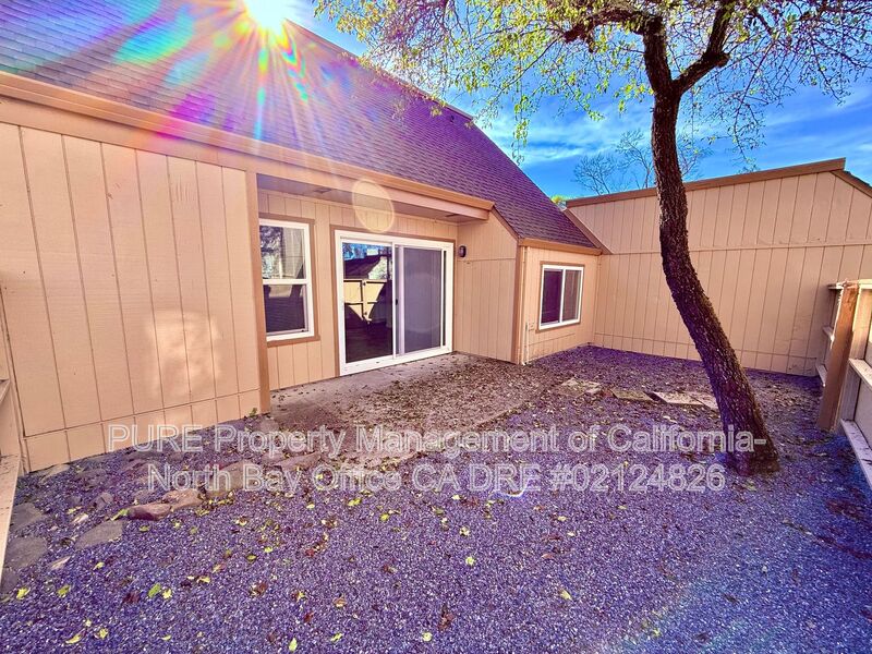 Santa Rosa House: 1970 Knolls Drive