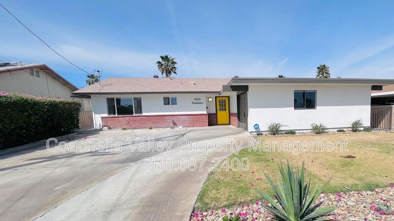 Palm Desert House: 42925 Connecticut St