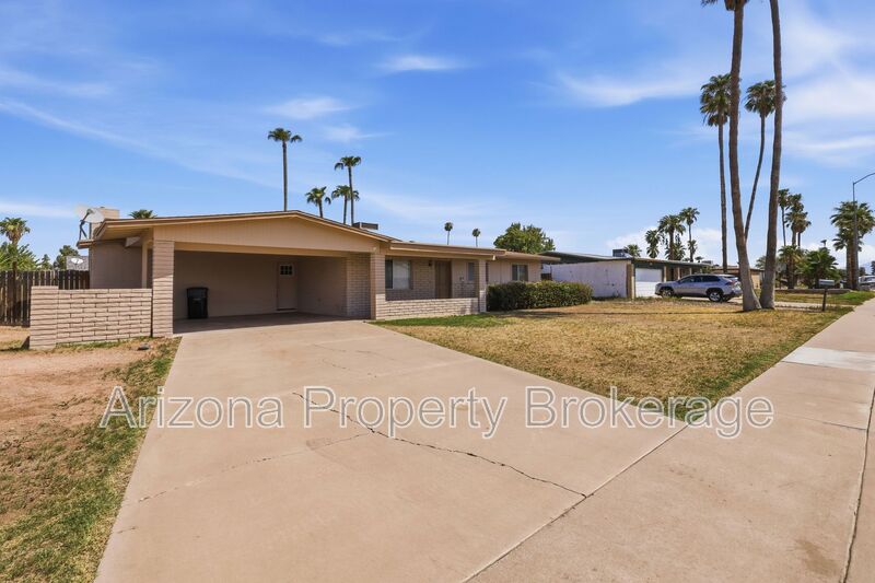 Mesa House: 2106 E Evergreen St