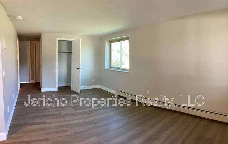 Lakewood Condo: 633 Oak Street