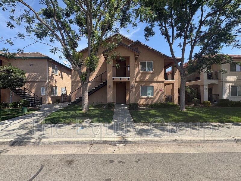 Visalia House: 2534 West Oriole Avenue