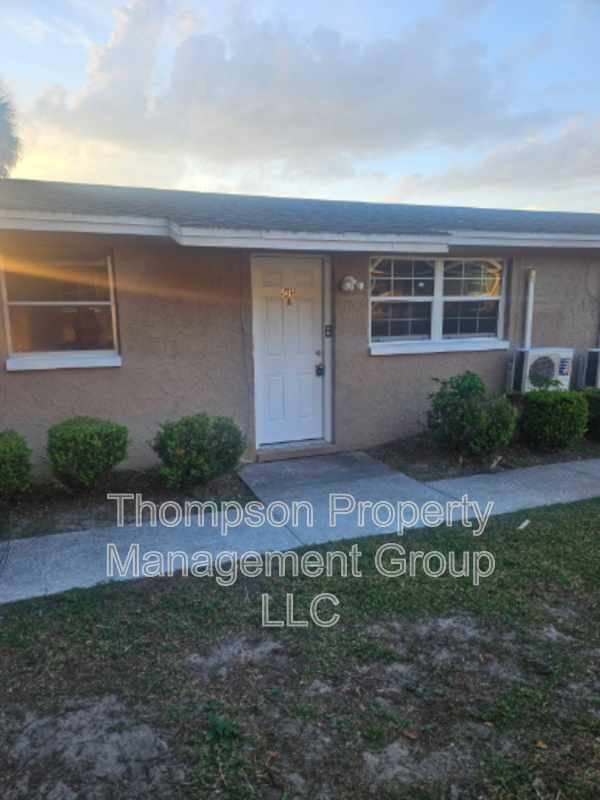 Thonotosassa Condo: 9415 Grandfield Rd
