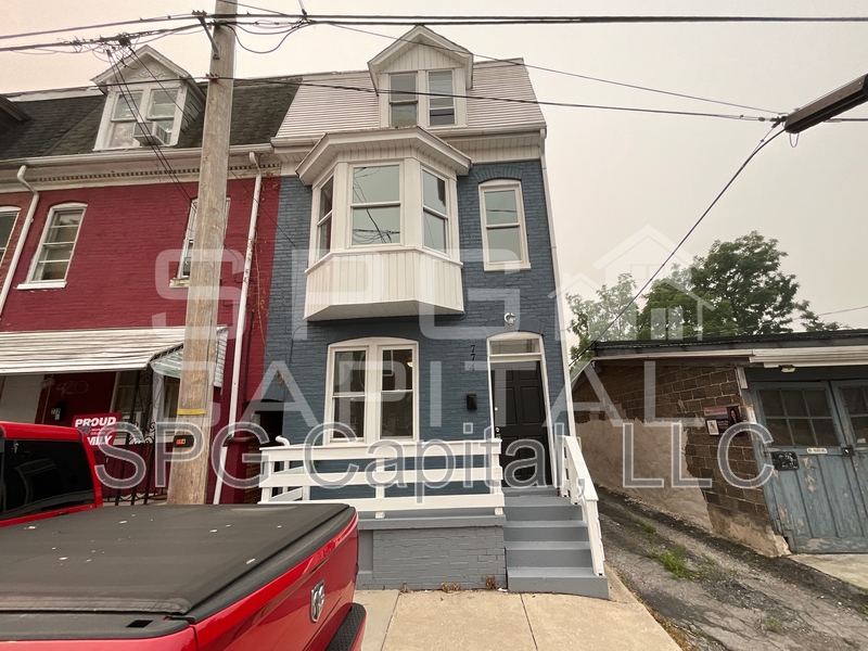 York House: 774 West Mason Avenue
