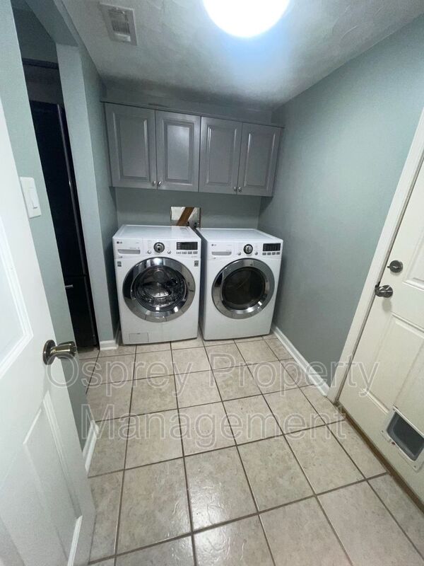 Beautiful 4 bedroom, 2.5 bath home - Photo 10