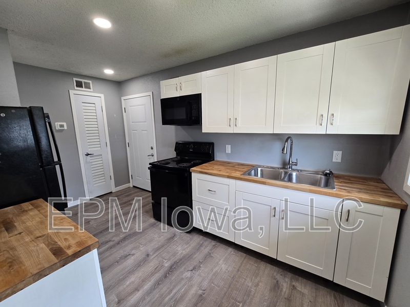 Manchester House: 109 Ludland Drive