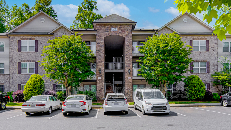 Greensboro House: 4505 Old Battleground Road #206