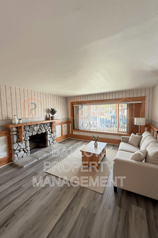 Santee House: 10045 Woodpark Dr