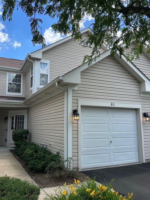 Lake In The Hills Townhome: 83 Polaris Dr