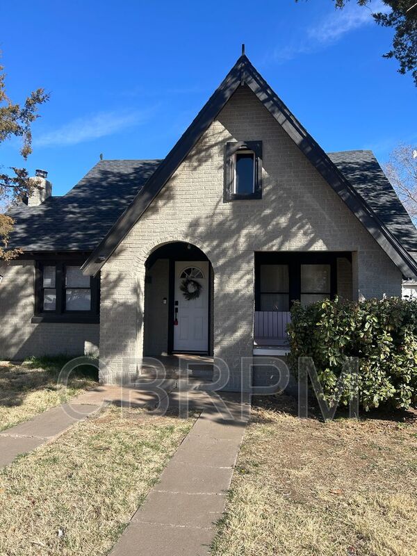 Lubbock House: 2008 26th Street