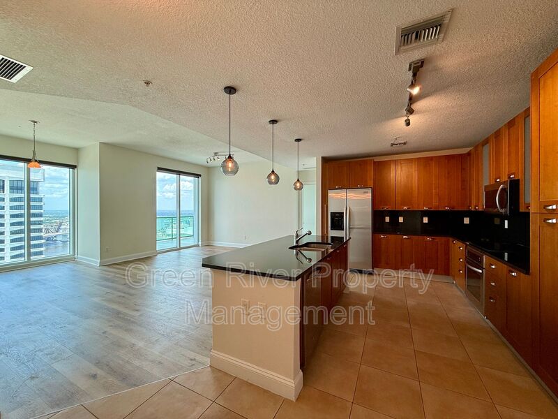 Jacksonville House: 1431 Riverplace Boulevard