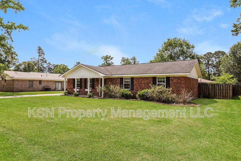 Pooler House: 503 West Tietgen Street