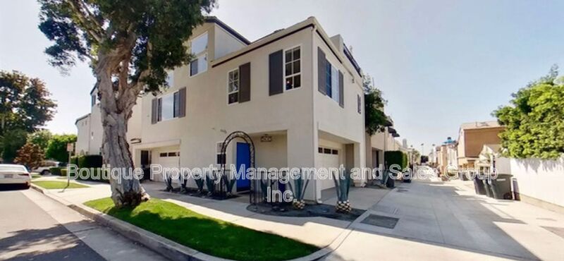 Corona Del Mar House: 445 1/2 Begonia Avenue