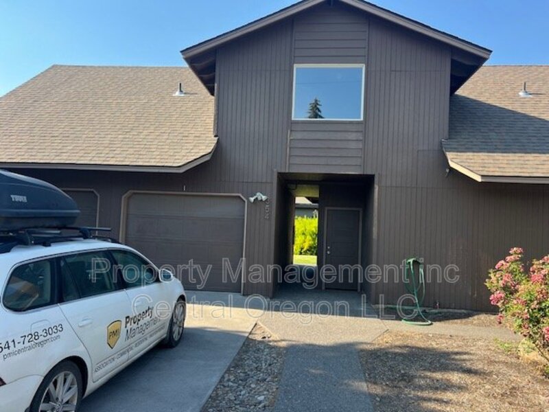 Bend Townhome: 354 NE Penn Ave