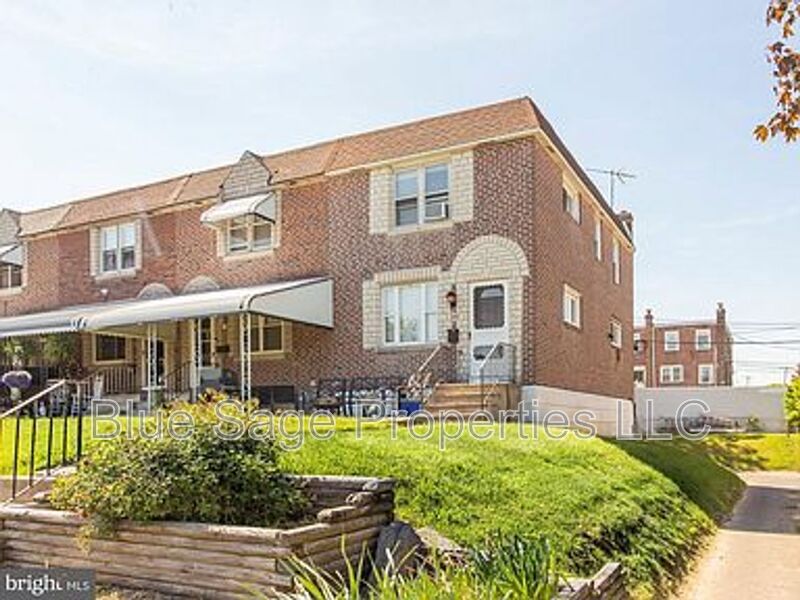 Glenolden Townhome: 120 Stratford Rd