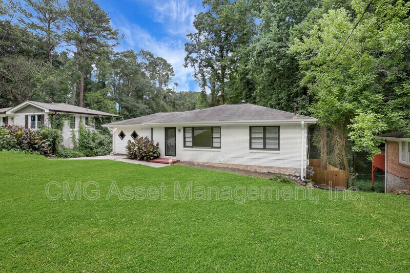 Atlanta House: 1982 Rena Circle SW