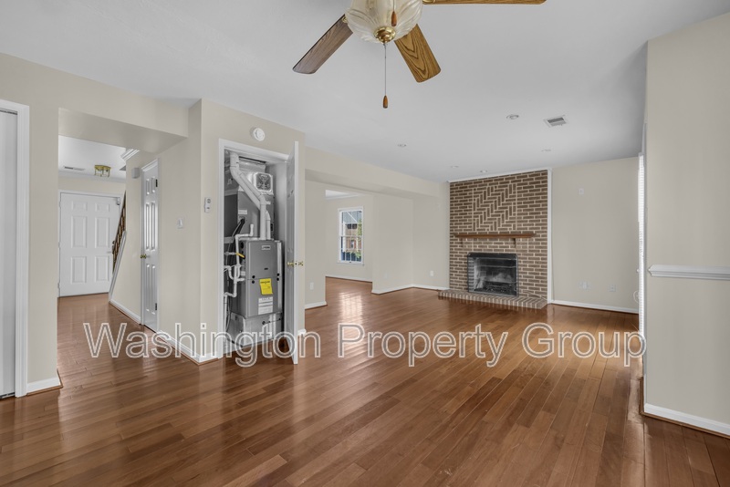 Waldorf House: 5602 Grouper Ct