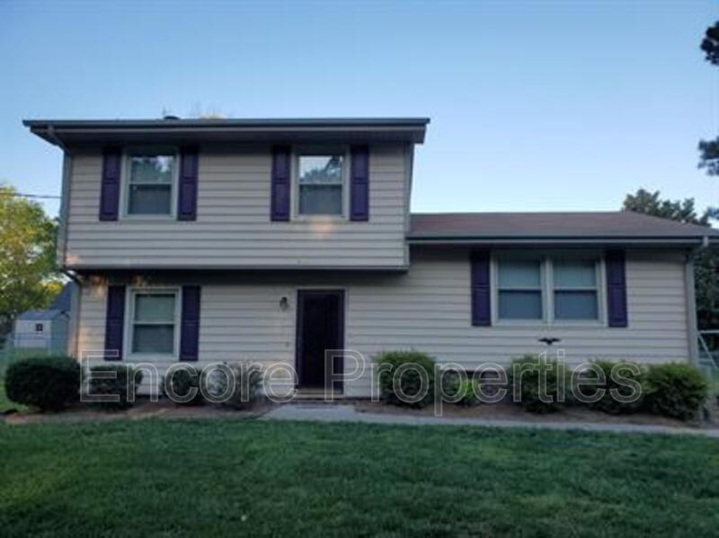 Knightdale House: 1125 Bermuda Run