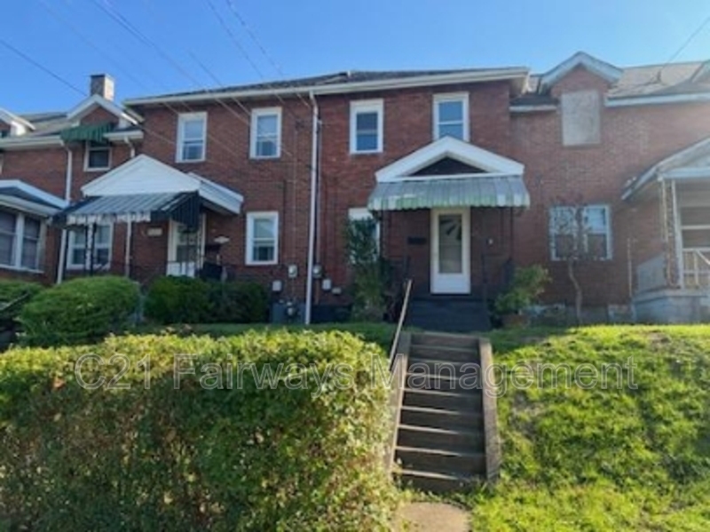 Clairton House: 874 Vankirk