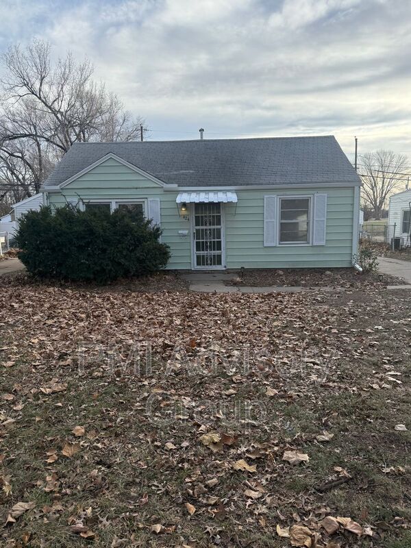 Topeka House: 424 NE Green St