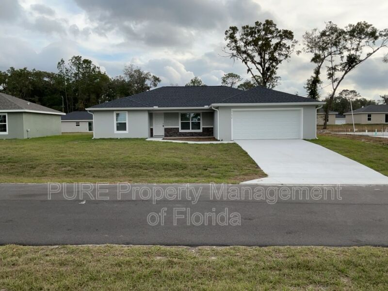 Dunnellon Oaks House: 17634 SW 112th Place
