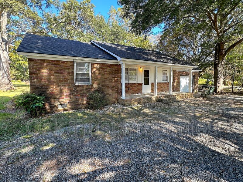 Summerville House: 600 Myers Rd