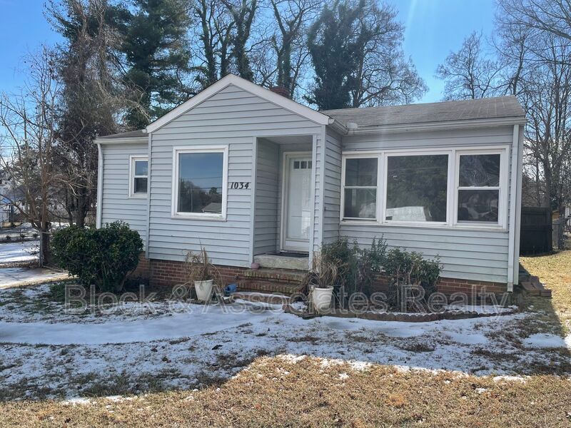 High Point House: 1034 E Lexington Ave