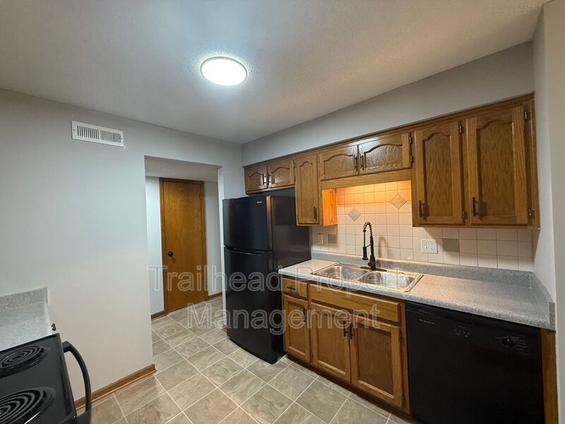 Blue Springs House: 3409 NW Duncan Rd