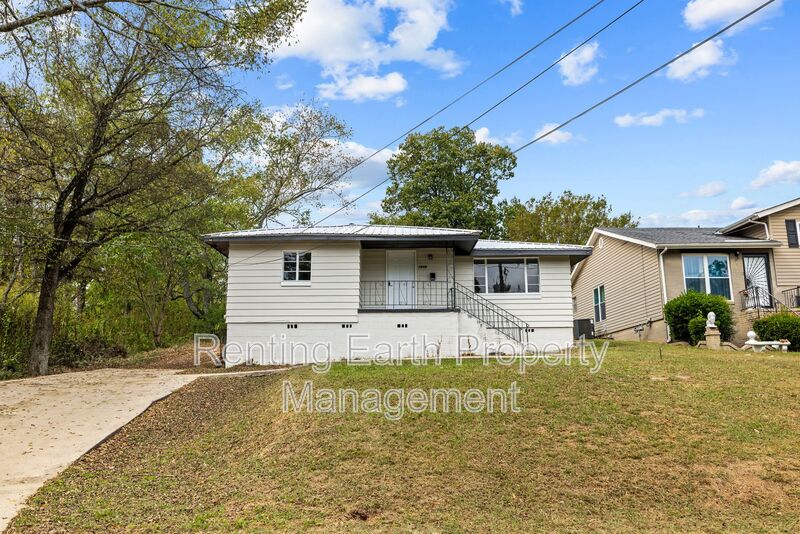 Birmingham House: 1908 14th PL SW