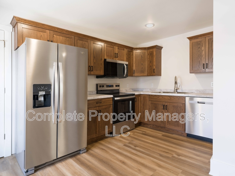 Albert Lea Condo: 821 Jefferson Avenue - 1