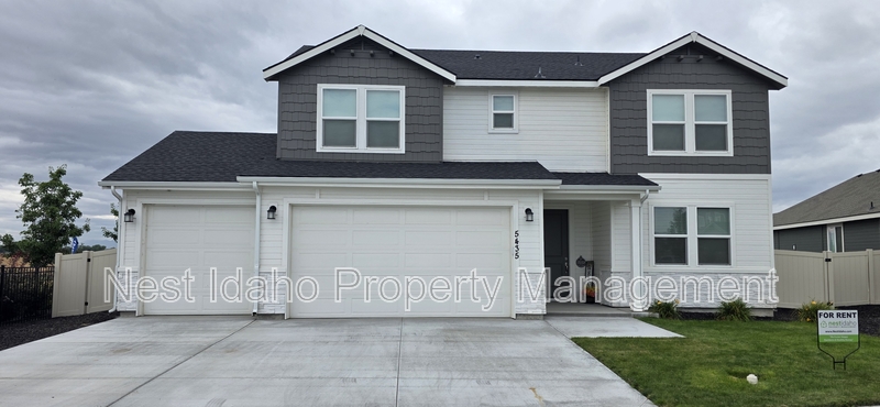 Nampa House: 5435 E Victoria Falls Drive