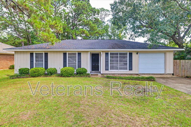 Biloxi House: 647 Michelle Dr