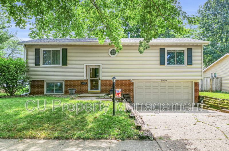 Champaign House: 1010 Hollycrest Drive