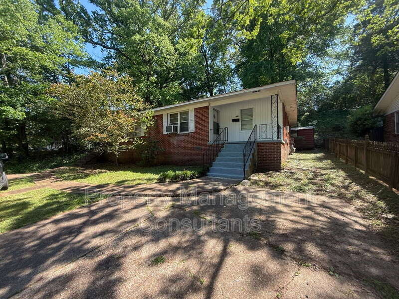 Florence House: 939 North Royal Avenue