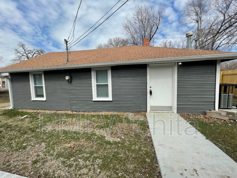 Wichita House: 208 N Ash St