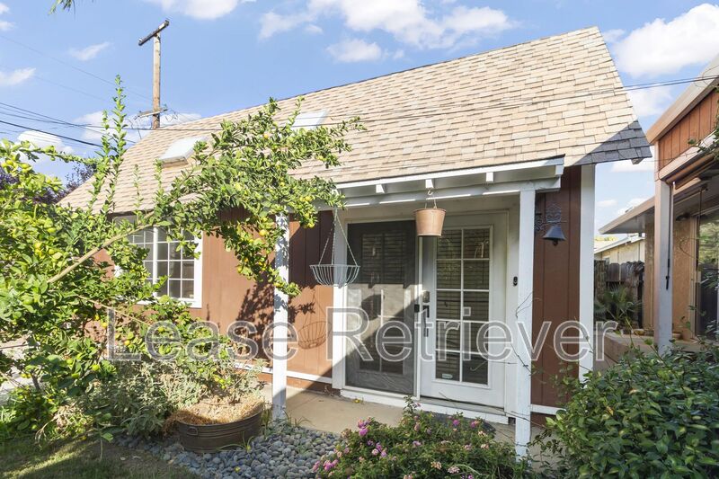 Modesto Condo: 1233 1/2 Fulton St