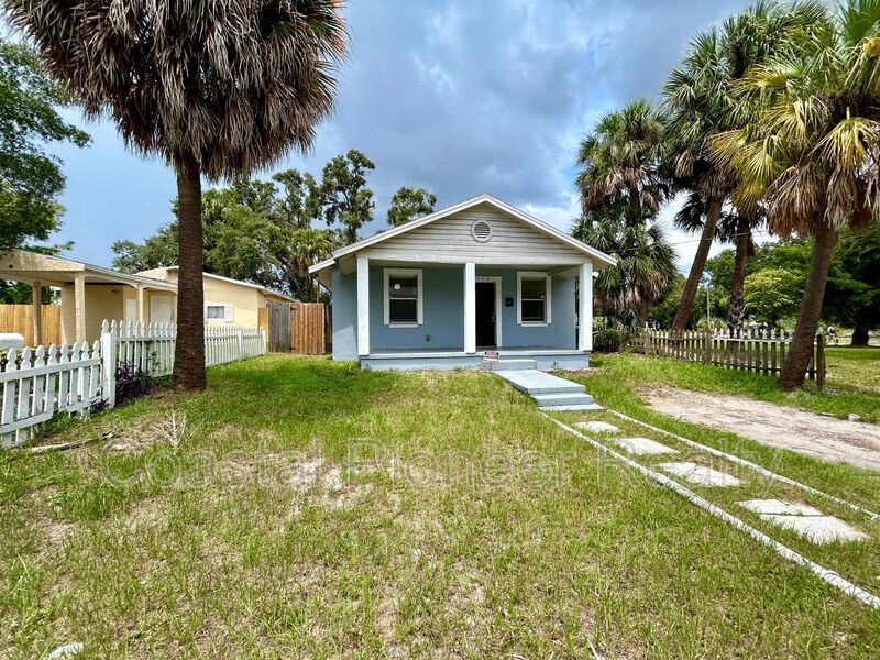Tampa House: 2308 E 15th Ave