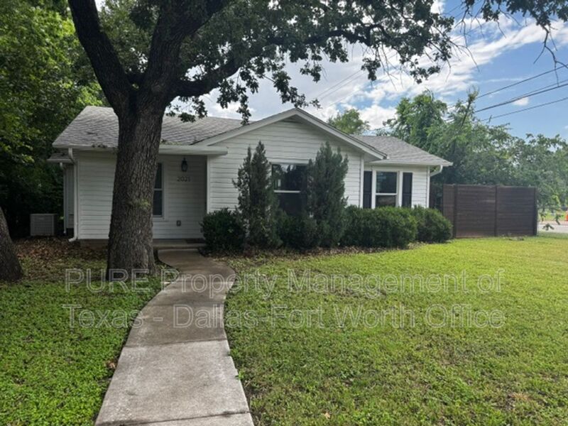 Fort Worth House: 2021 Bluebonnet Dr