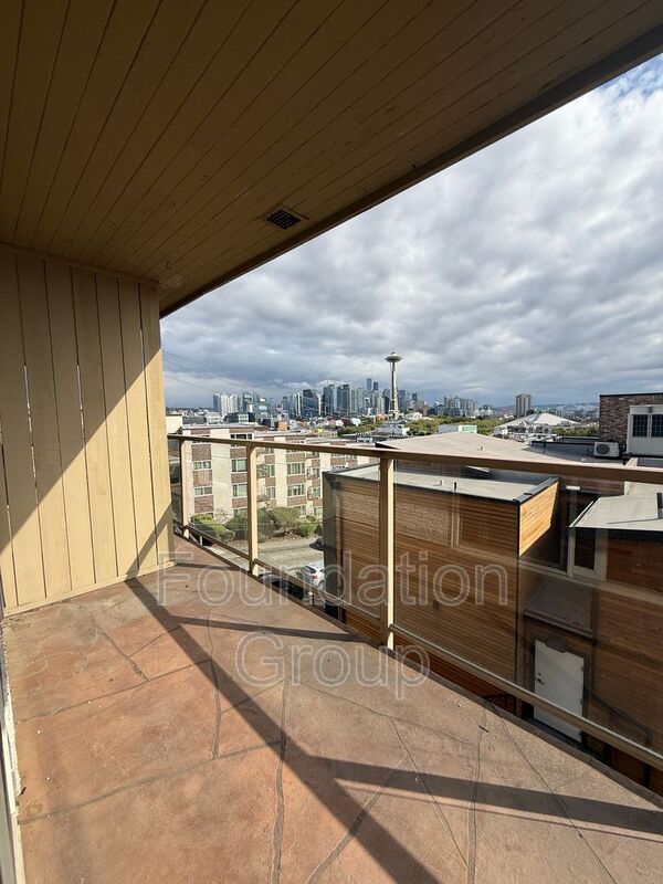 Seattle House: 23 Aloha St
