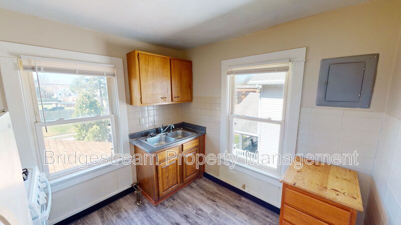 Dayton House: 1116 Watervliet Avenue