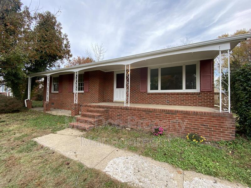 Fredericksburg House: 712 Payton Drive