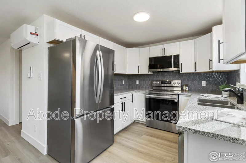 Loveland House: 138 Glenda Drive