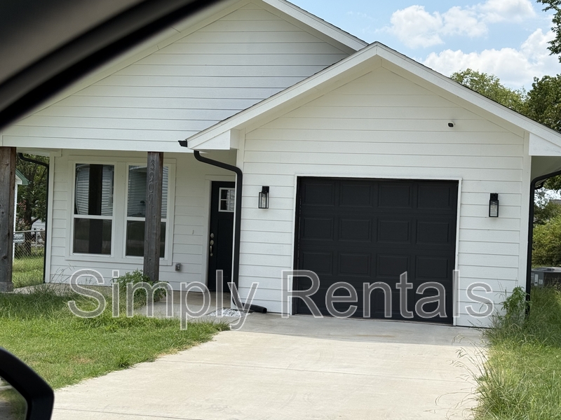 Greenville House: 3907 Cornelia Street