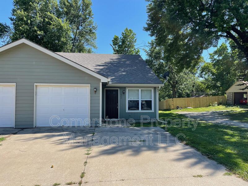Tonganoxie Condo: 622-624 E 5th - 622