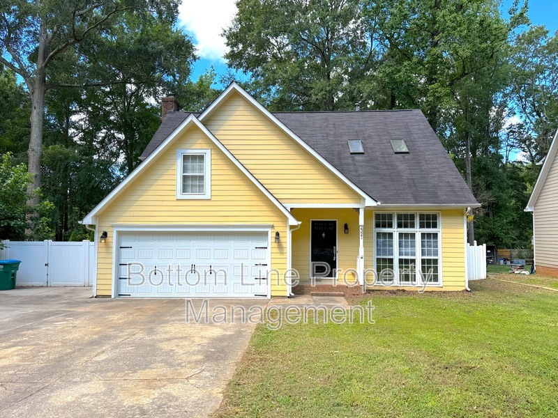 Matthews House: 2321 Heathershire Ln