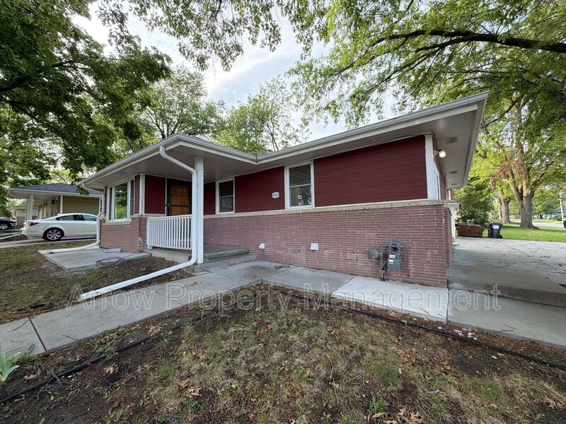 Lincoln House: 5505 Sumner