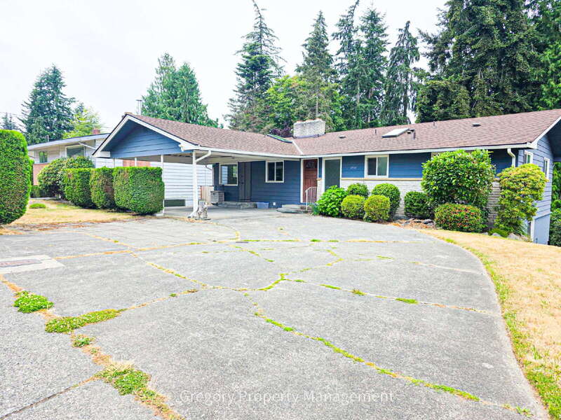 Everett House: 4908 Dogwood Drive