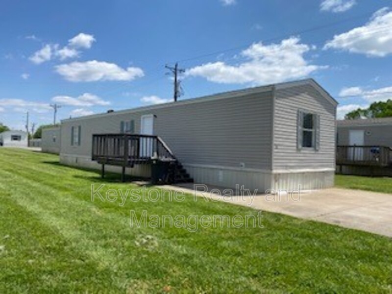 Oak Grove House: 810 Monroe Lane
