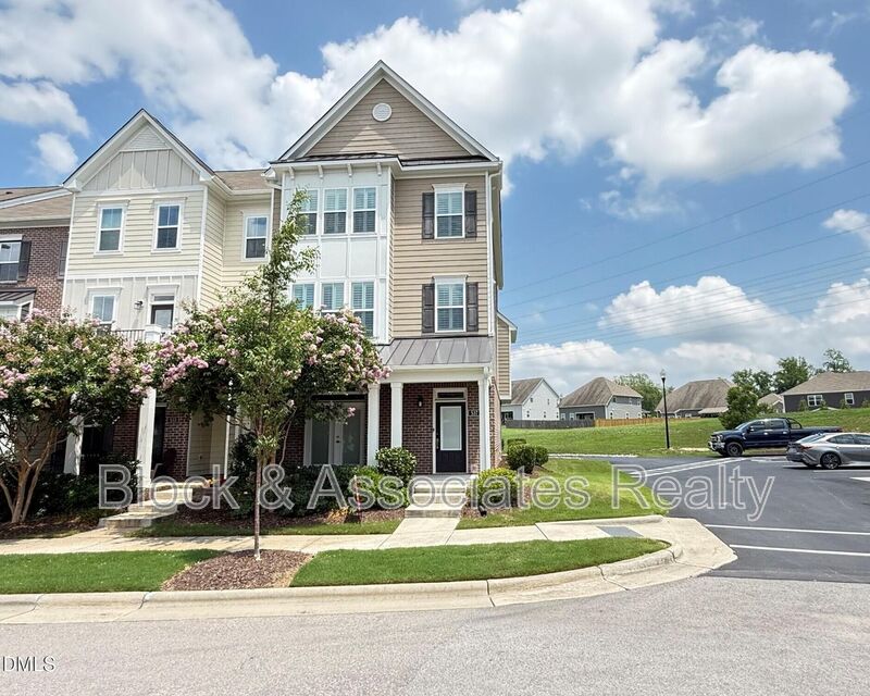 Wake Forest House: 537 Austin View Blvd